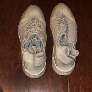 Tan women’s hurraches